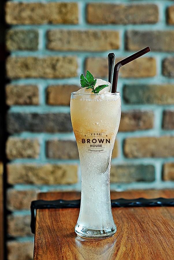 The Brown House Hotel Chachoengsao Buitenkant foto