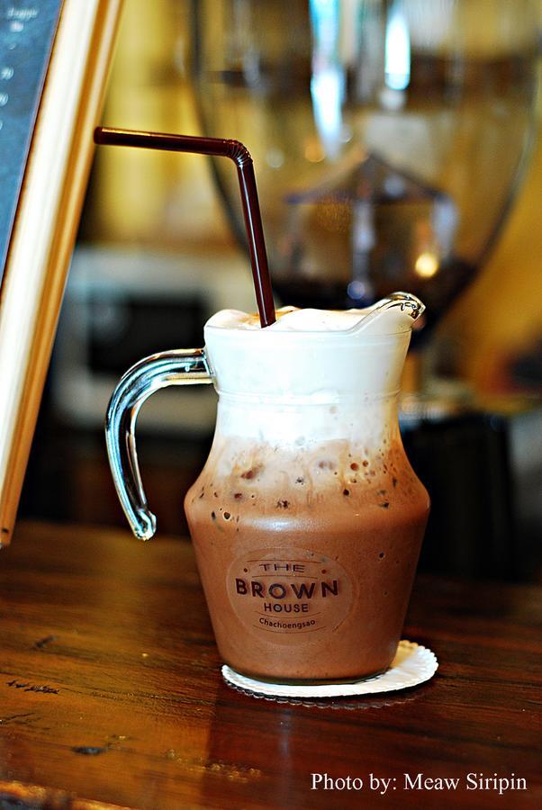 The Brown House Hotel Chachoengsao Buitenkant foto