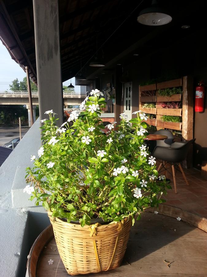 The Brown House Hotel Chachoengsao Buitenkant foto