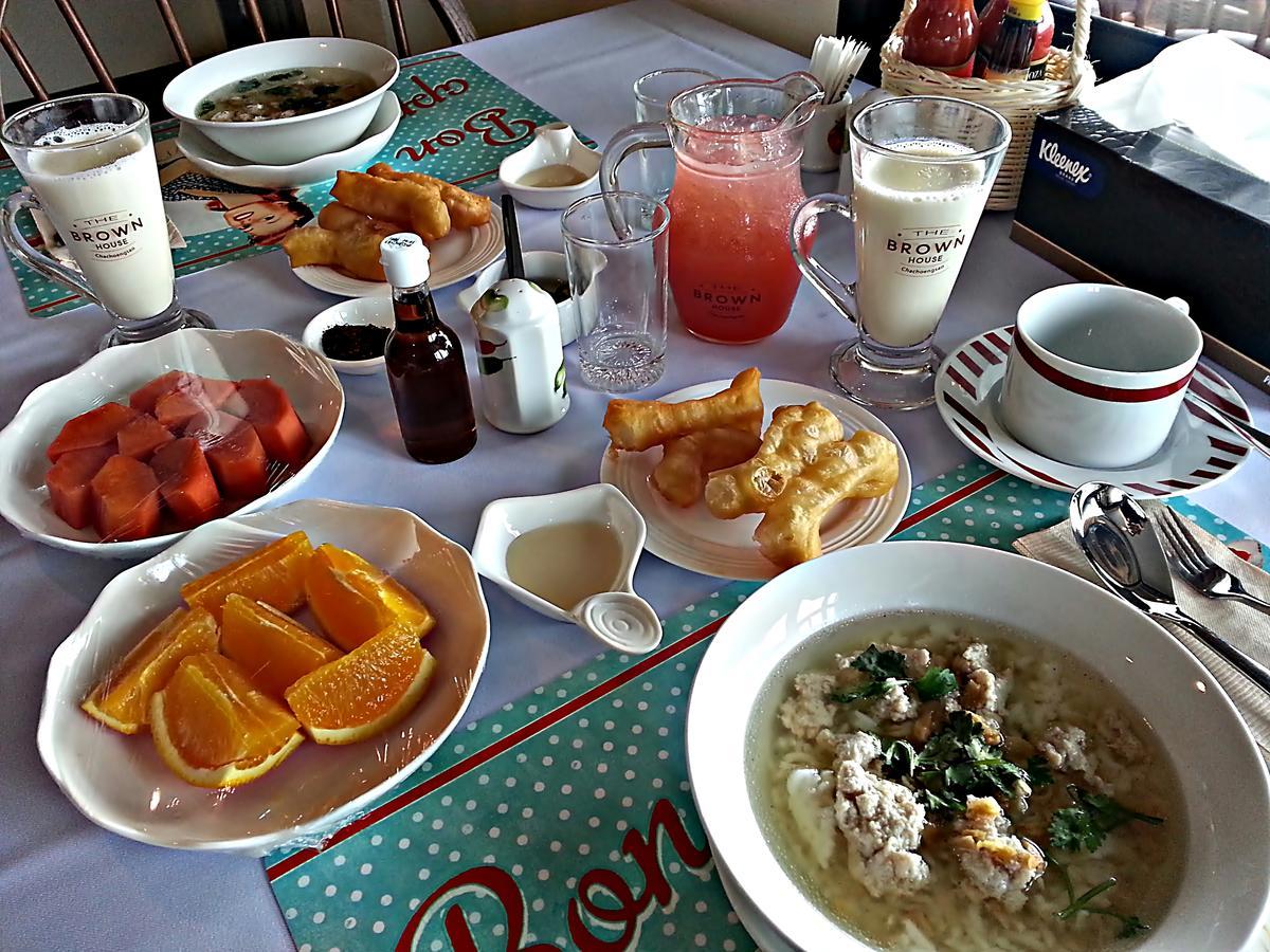 The Brown House Hotel Chachoengsao Buitenkant foto